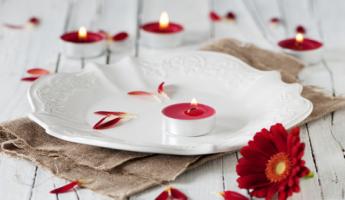 Как украсить романтический стол